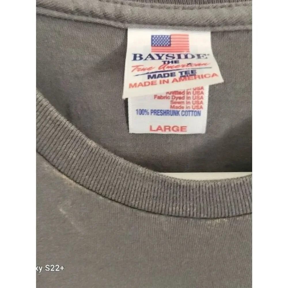 Gray T shirt with John Deere Green and Yellow Logo Emblem - Picture 5 of 6